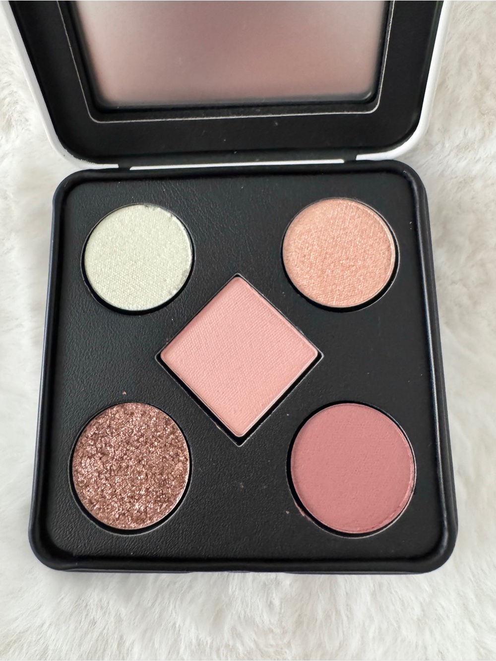 Stila Pocket Play Pretty Petal Eyeshadow Palette - NIB - Picture 3 of 6